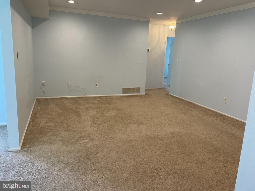 120 W Bluebell Lane - Photo 2