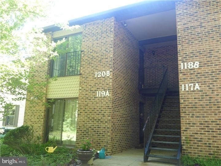 120 W Bluebell Lane - Photo 1