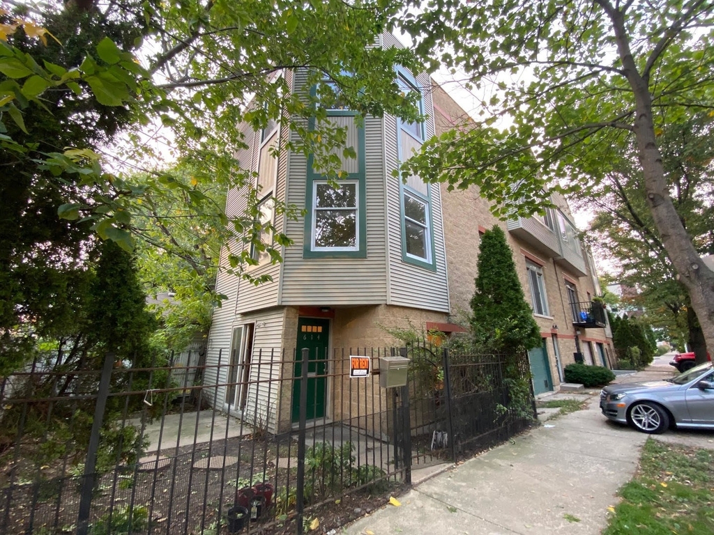 614 N Paulina Street - Photo 0