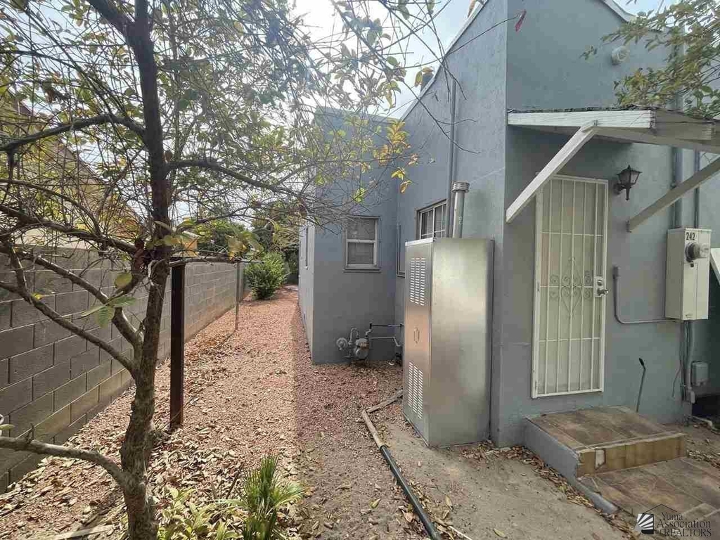 242 S 15 Ave - Photo 10