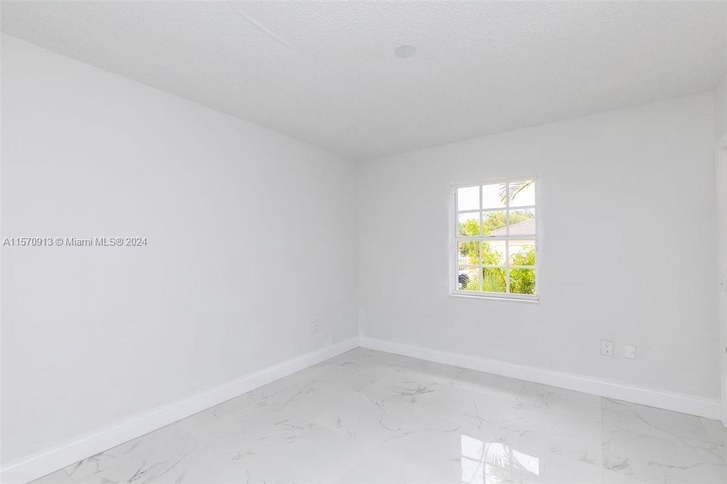 18420 Sw 77th Ct - Photo 10