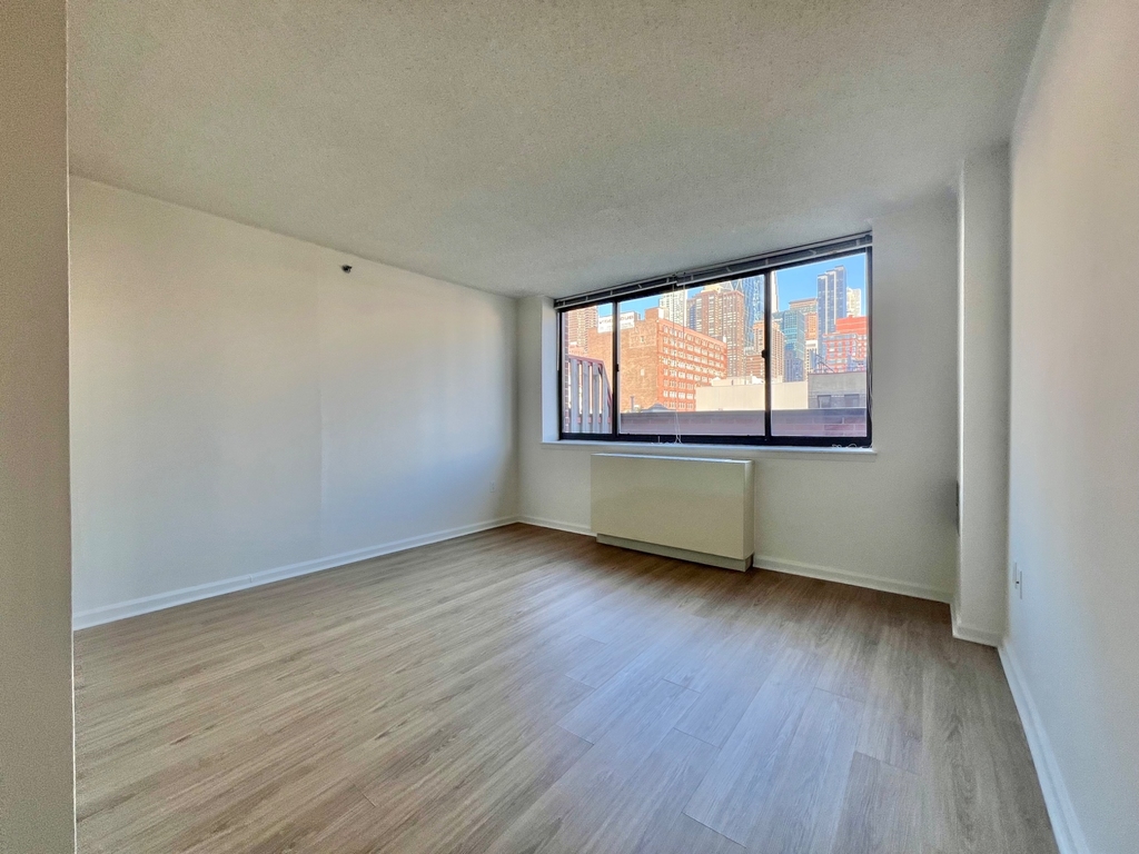 507 West 54th Street - Photo 6