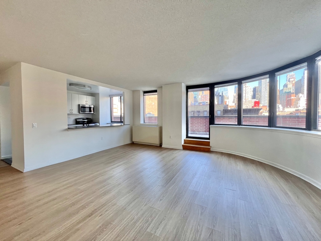 507 West 54th Street - Photo 1