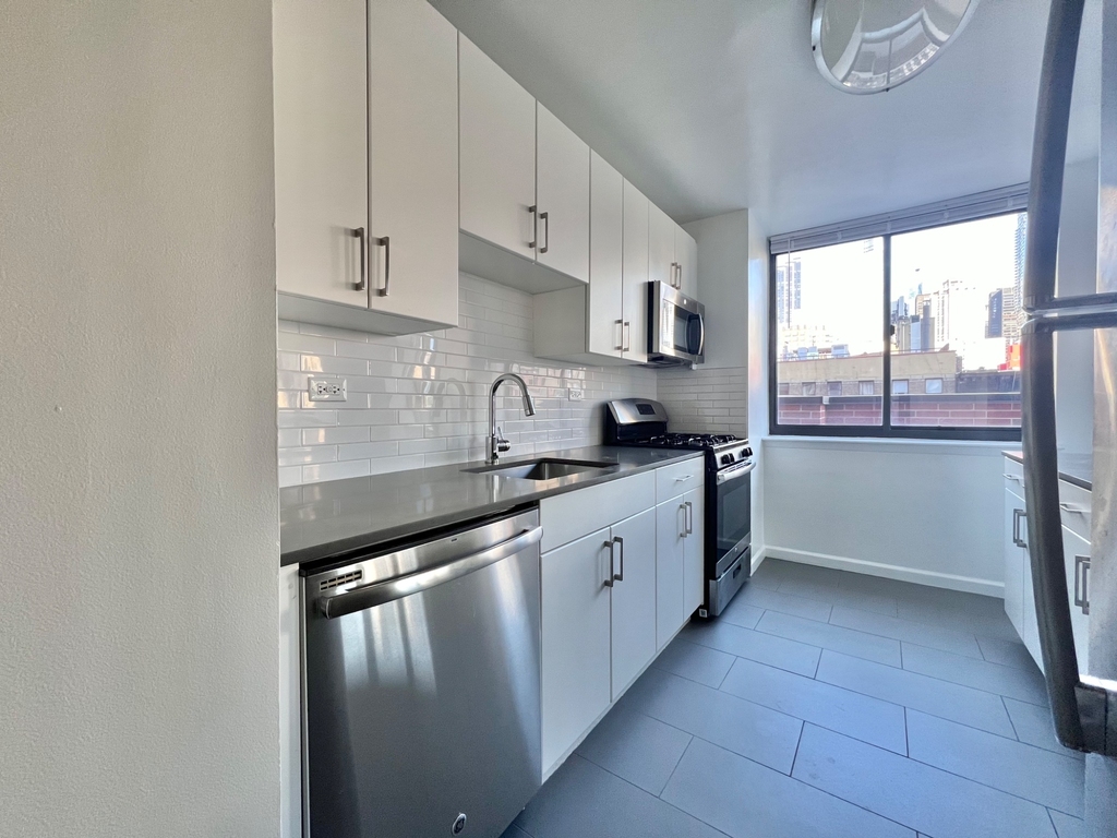 507 West 54th Street - Photo 3