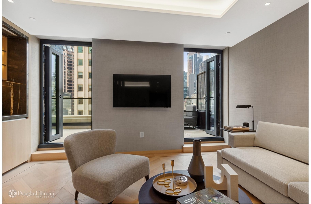 685 Fifth Ave - Photo 2