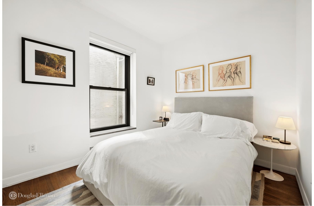 422 W 20th St - Photo 3