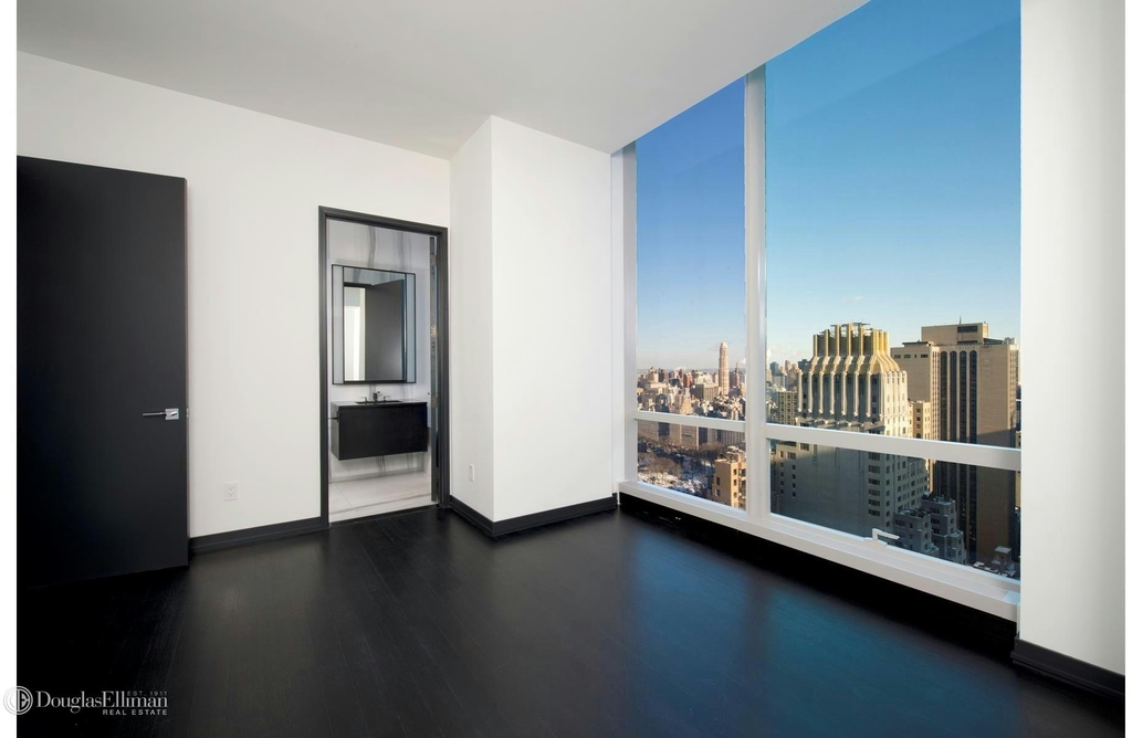 157 W 57th St - Photo 3