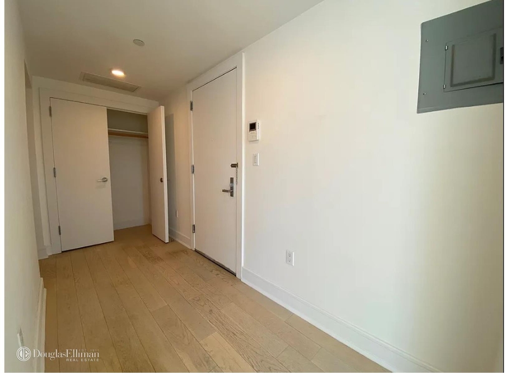 306 W 142nd St - Photo 2