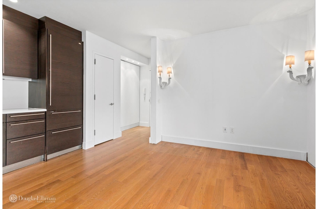 464 W 44th St - Photo 5