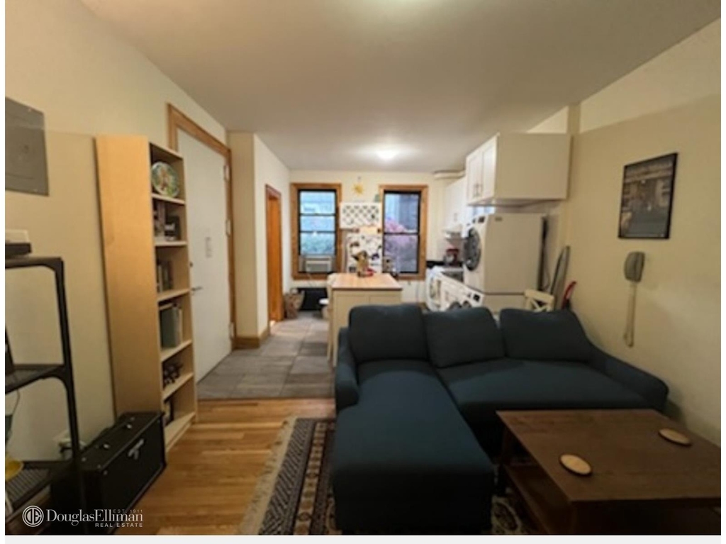 315 E Houston St - Photo 2