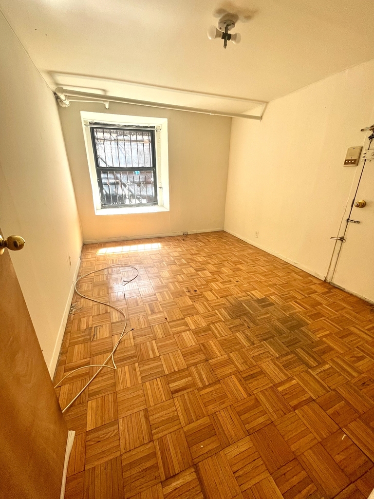 323a East 89th Street - Photo 2