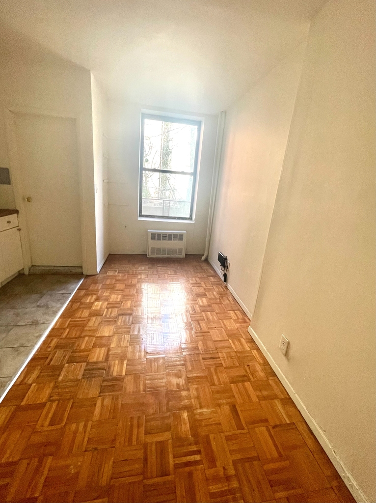 323 East 89th Street - Photo 3