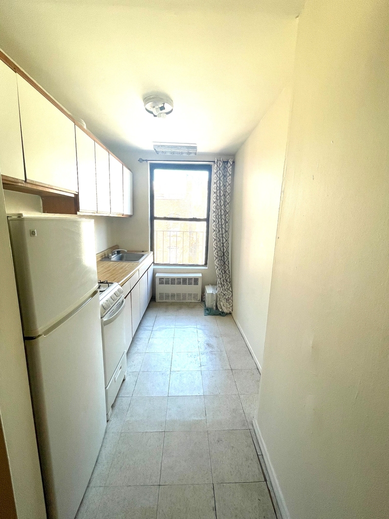 323a East 89th Street - Photo 2