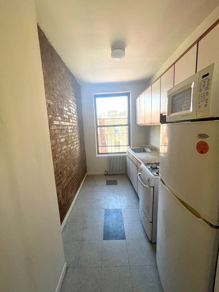 323a East 89th Street - Photo 1