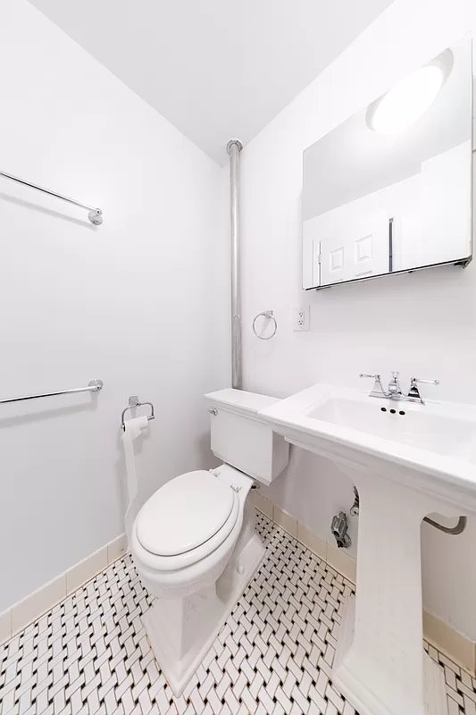 207 West 11th Street - Photo 2