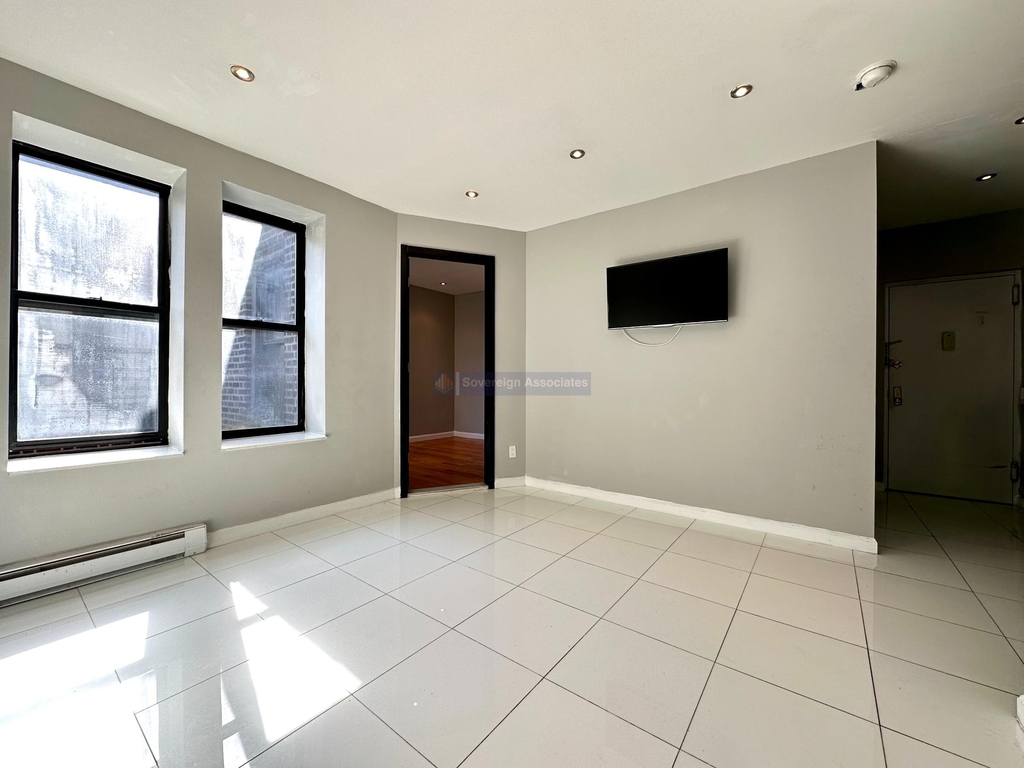 350 Manhattan Avenue - Photo 0