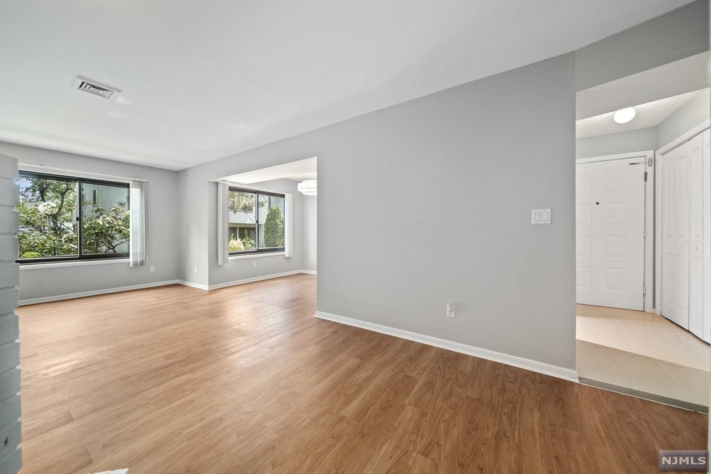 1483 John Street - Photo 1