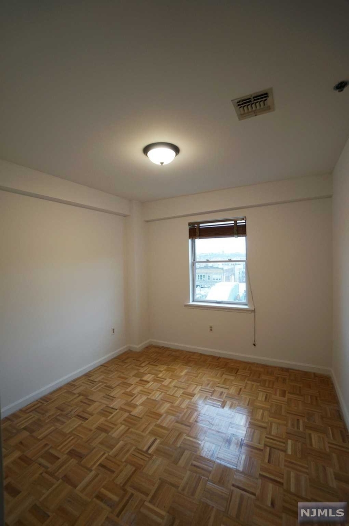 84 Bloomfield Street - Photo 2