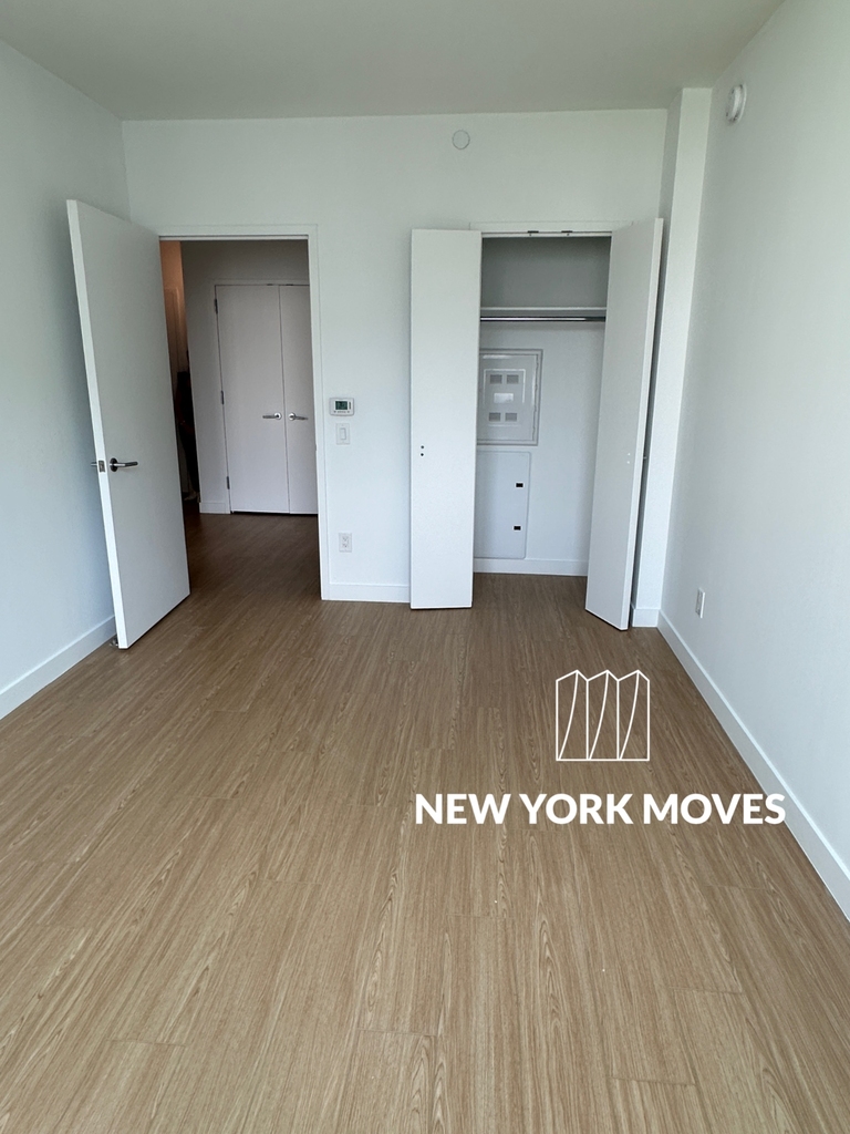 30 Vernon Blvd - Astoria - Photo 10