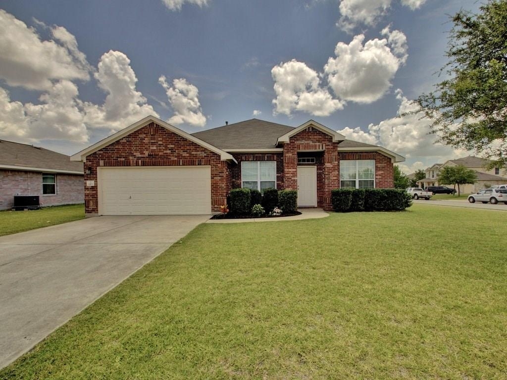 1411 Pearsall Ln - Photo 0