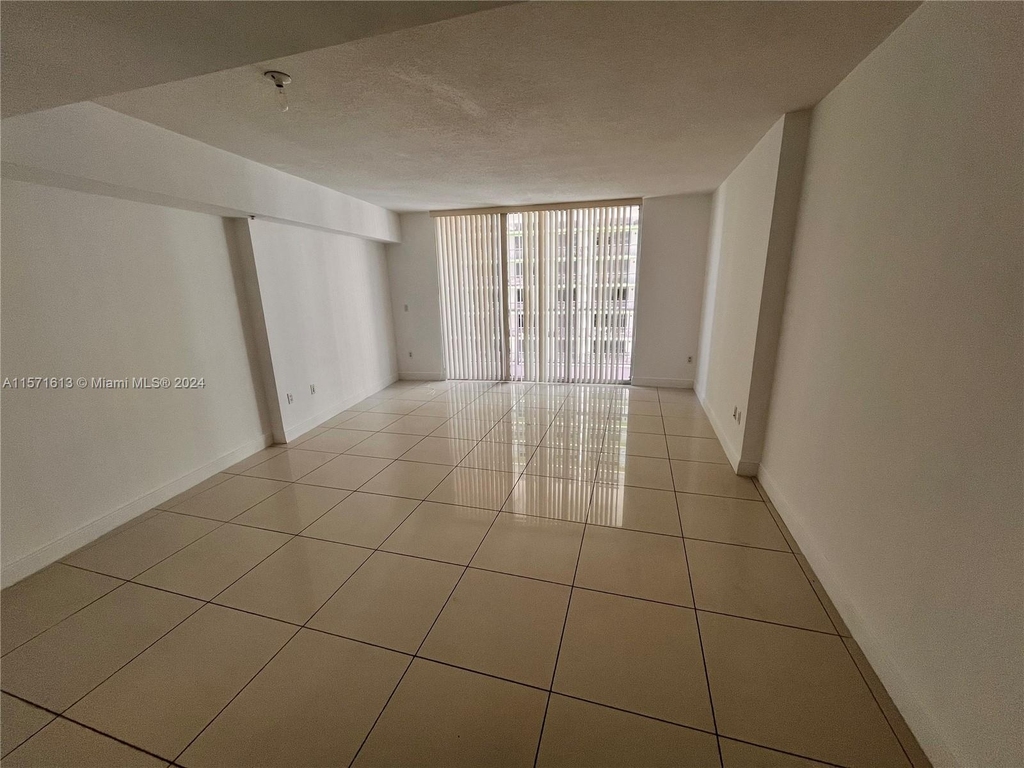 1750 N Bayshore Dr - Photo 2