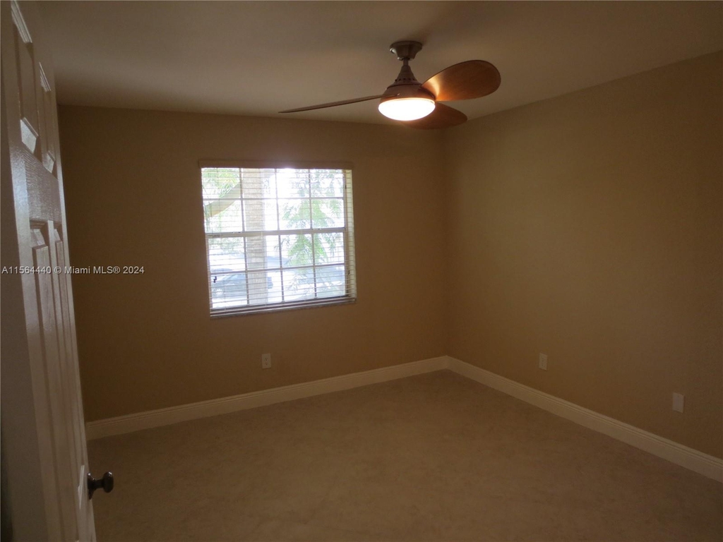 2871 N Oakland Forest Dr - Photo 4
