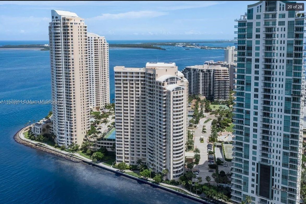 888 Brickell Key Dr - Photo 3