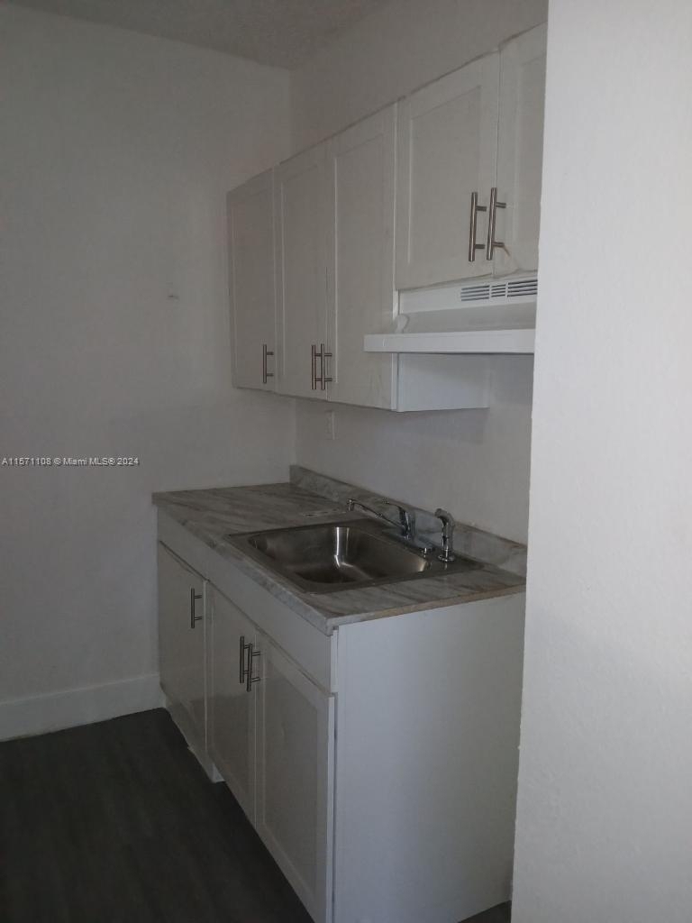 1003 Sw 15th Ave - Photo 2