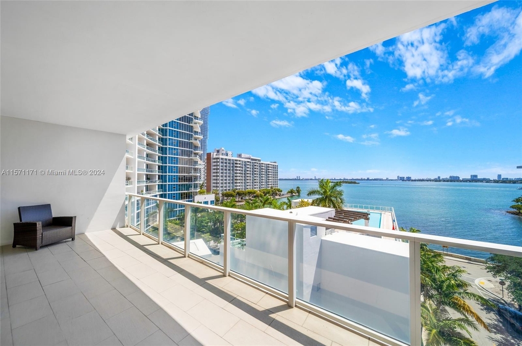 2020 N Bayshore Dr - Photo 1