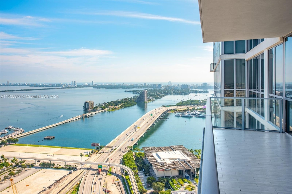 1100 Biscayne Blvd - Photo 2