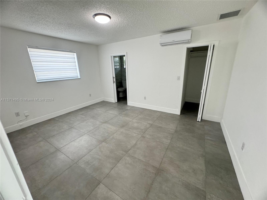 300 Nw 53rd Ave - Photo 4