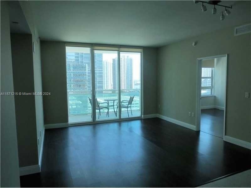 950 Brickell Bay Dr - Photo 3