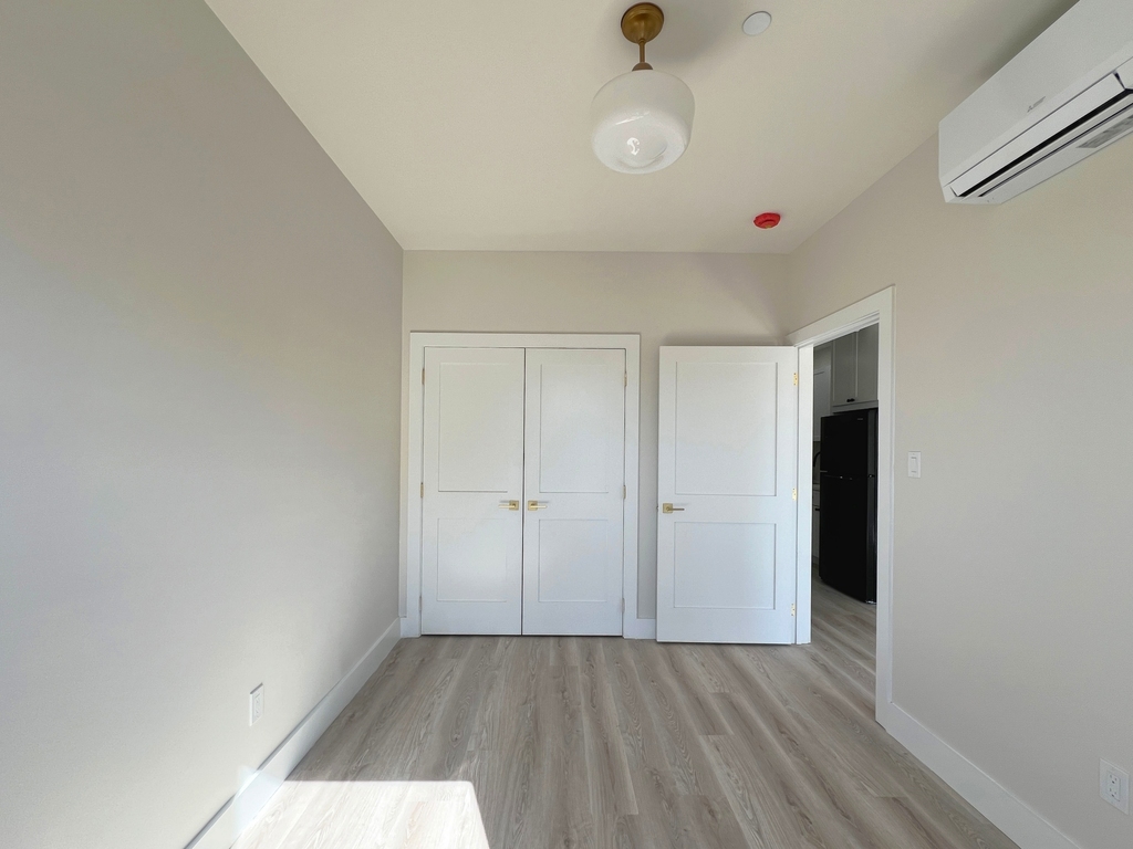 952 Bedford Avenue - Photo 6