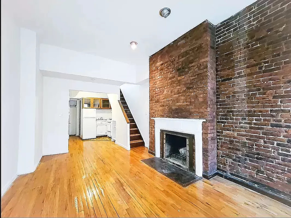 146 East 39th Street - Photo 2