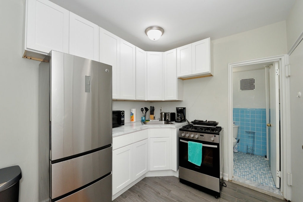 440 East 78th Street - Photo 8