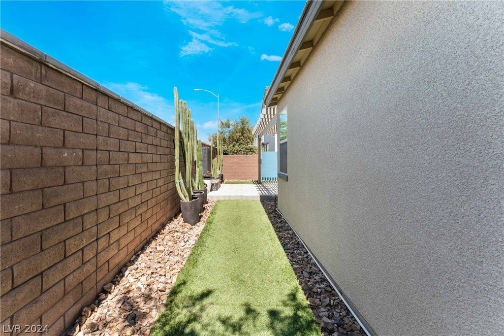 6933 Whisper Canyon Place - Photo 32