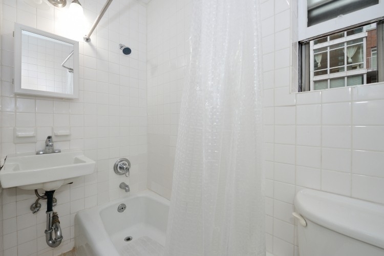 331 East 33rd Street - Photo 12