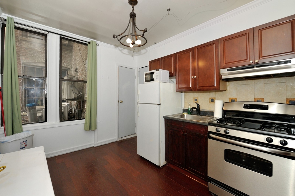 536 Ninth Avenue - Photo 5