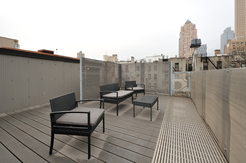 300 West 47th Street - Photo 11