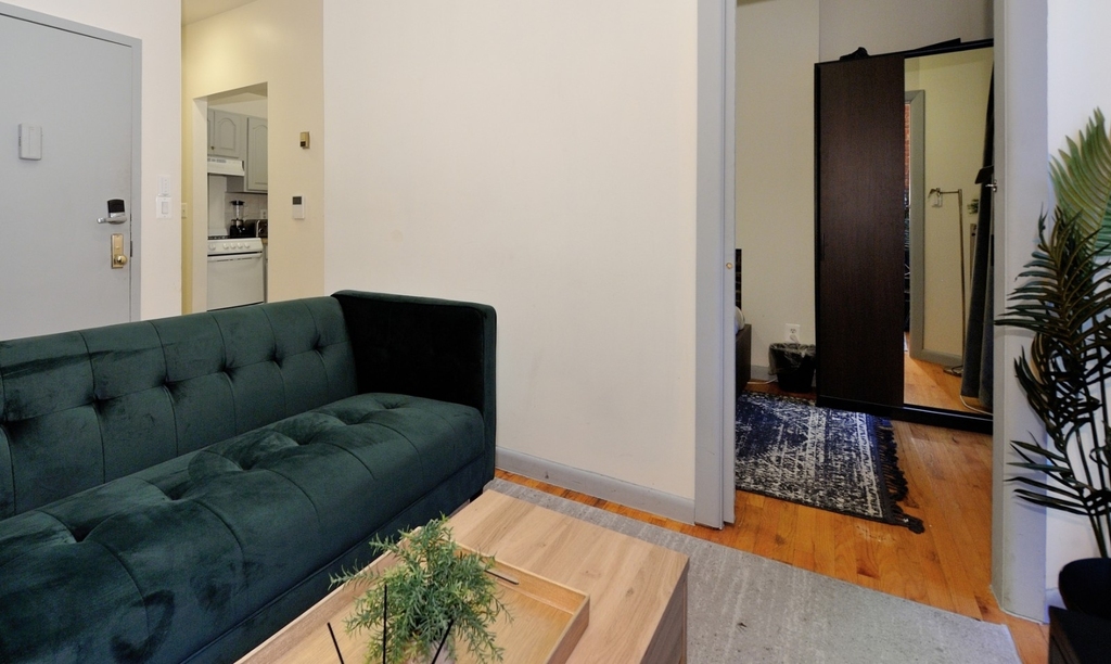 356 West 37th Street - Photo 4