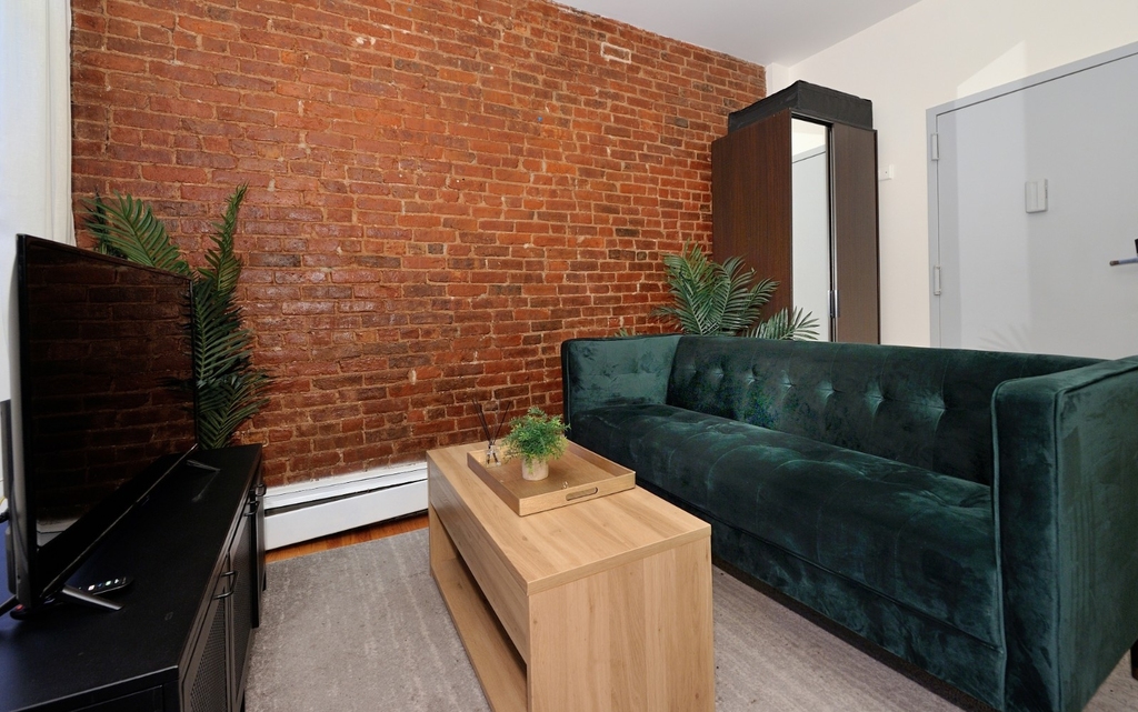 356 West 37th Street - Photo 2