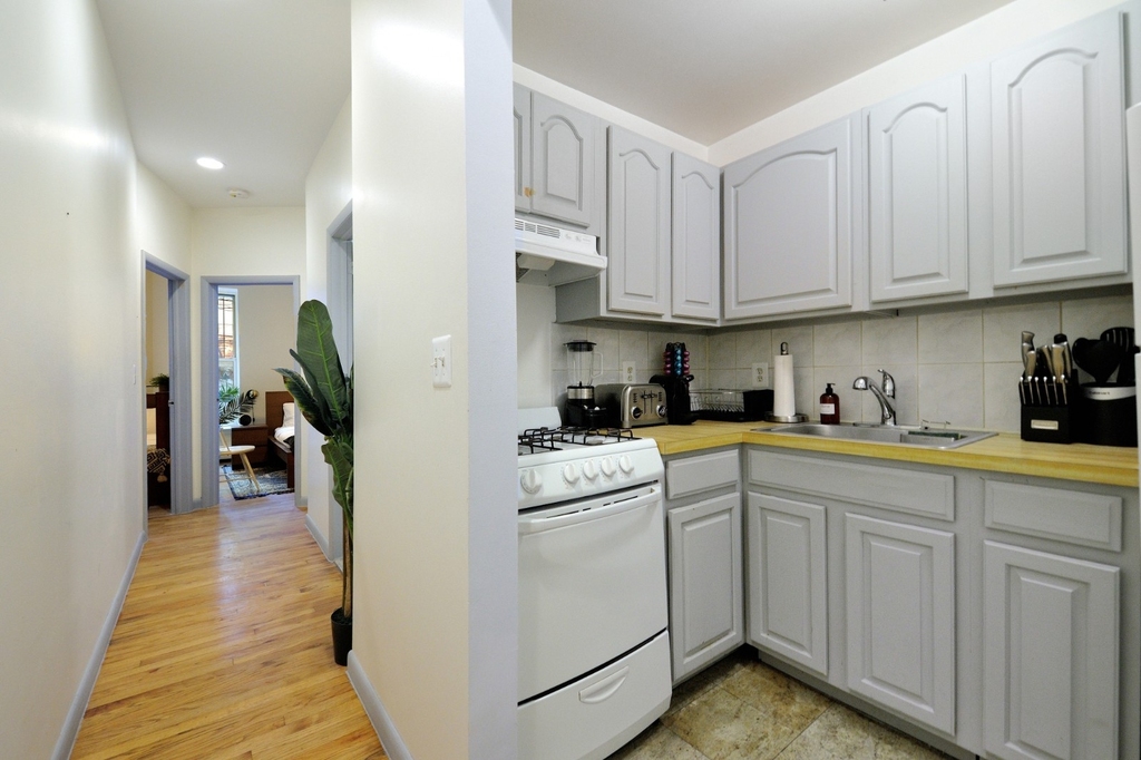 356 West 37th Street - Photo 5