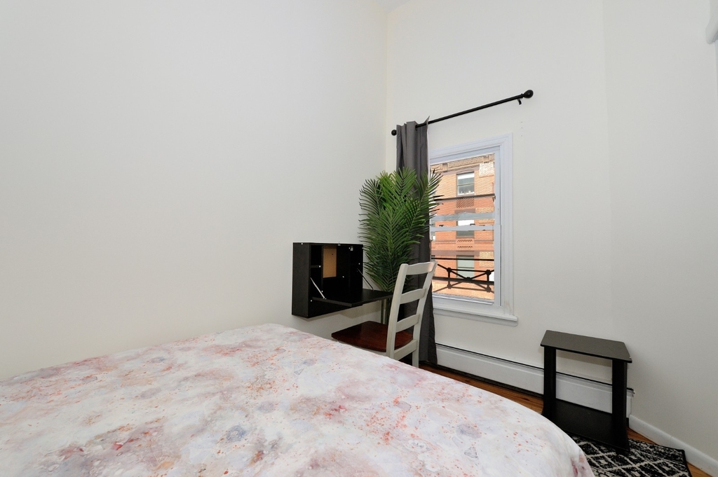 356 West 37th Street - Photo 7