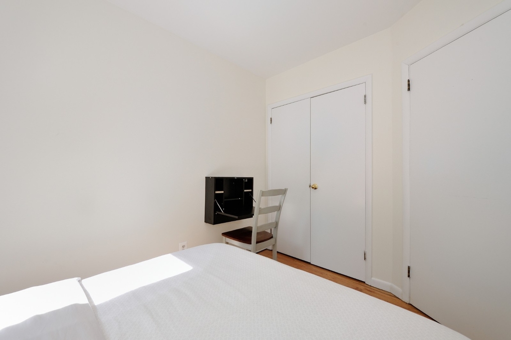 356 West 37th Street - Photo 12