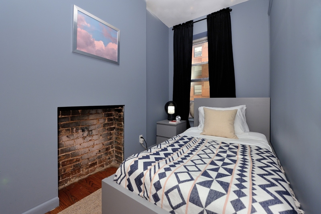 356 West 37th Street - Photo 5