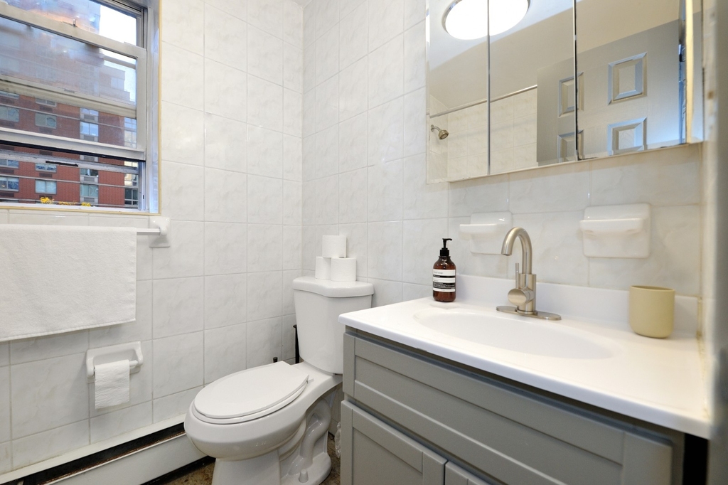 356 West 37th Street - Photo 15