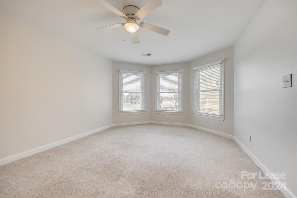 13822 Queens Harbor Road - Photo 16