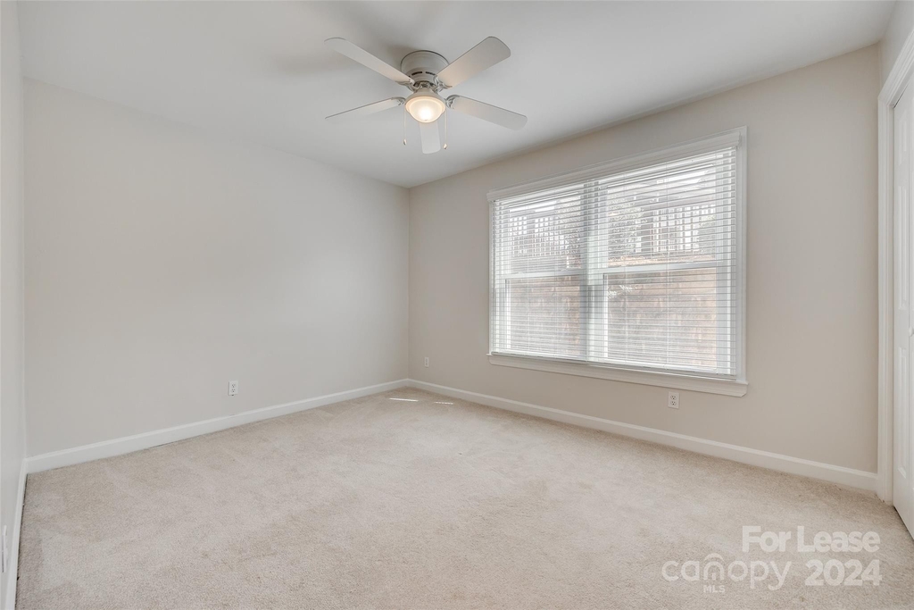 13822 Queens Harbor Road - Photo 2