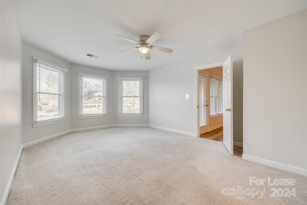 13822 Queens Harbor Road - Photo 17