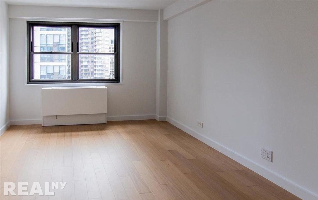 222 East 39th Street - Photo 6